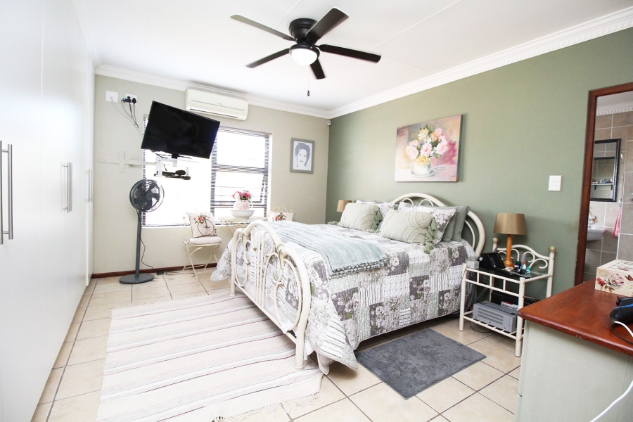 4 Bedroom Property for Sale in Country Club Western Cape